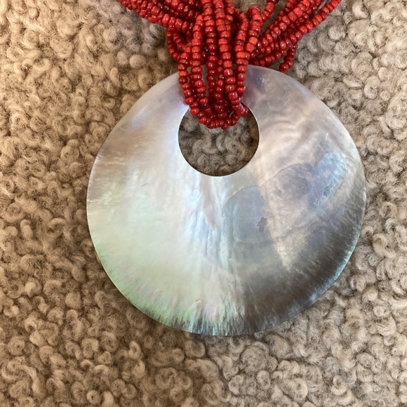 Mother of pearl beaded necklace - Picture 5 of 7